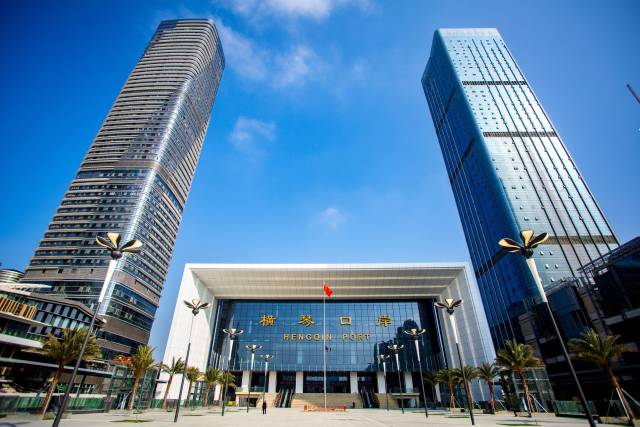 琴澳之间路相连、关相通、心相亲。