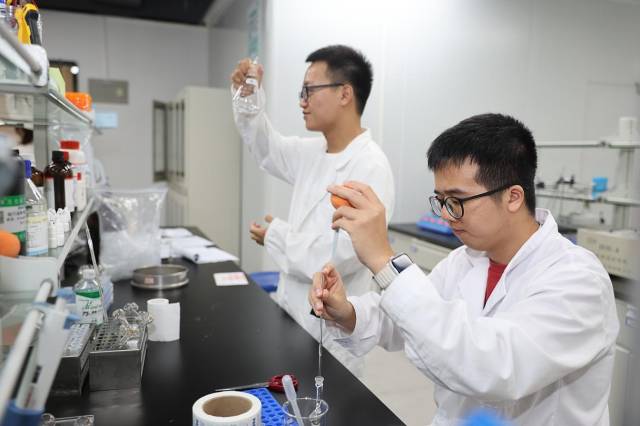 艾薇药业研发实验室。