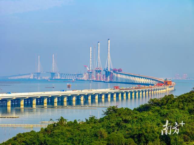 黄茅海跨海通道建设现场。