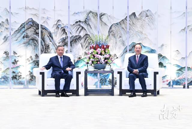 8月18日，省委书记黄坤明与来粤访问的越共中央总书记、国家主席苏林会见交流。南方+记者 王辉 摄