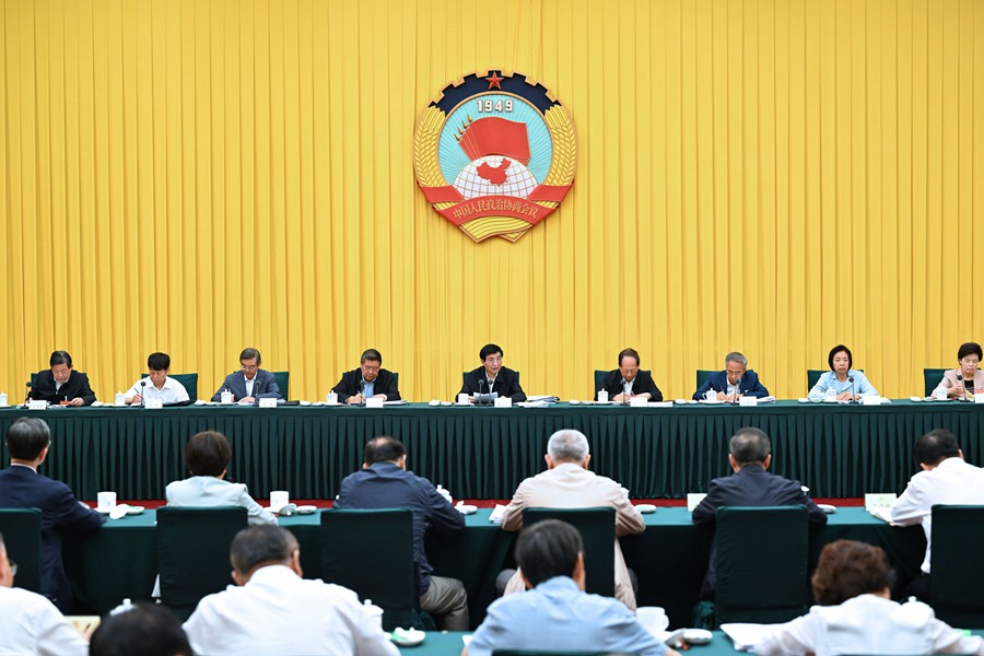 9月2日，全国政协在北京召开“推进高水平对外开放”专题协商会，中共中央政治局常委、全国政协主席王沪宁出席并讲话。新华社记者 饶爱民 摄