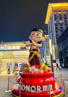 在东莞市区的大型哪吒手办。图源网友Z.7
