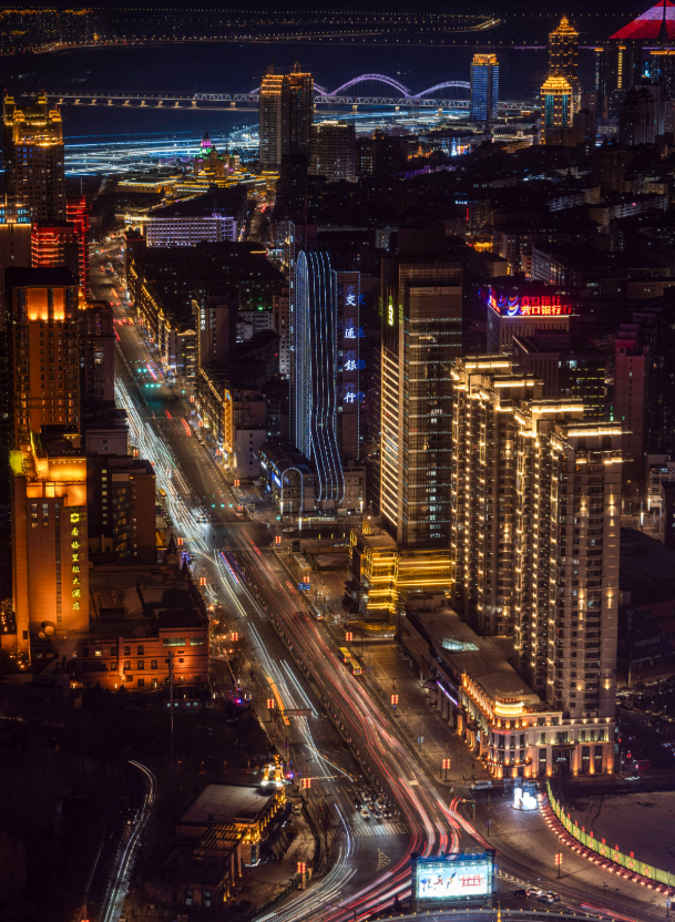 办赛期间的哈尔滨夜景。新华社发
