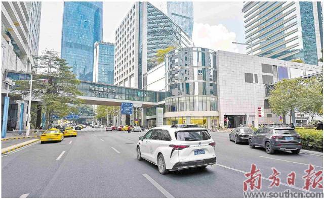 2月21日起，广州首次将自动驾驶Robotaxi开进广州市中心、机场和高铁站。