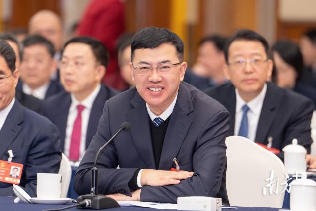 全国人大代表，广东省发展改革委党组书记、主任，省大湾区办主任艾学峰：推动科技创新和产业创新融合发展