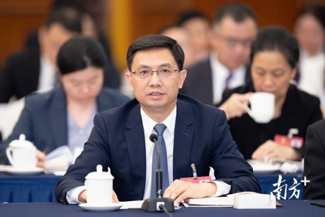全国人大代表，揭阳市委书记、市人大常委会主任曾风保：全力打造全球一流绿色石化产业基地