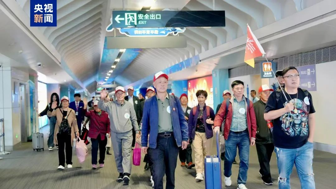 “经珠港飞”首航团