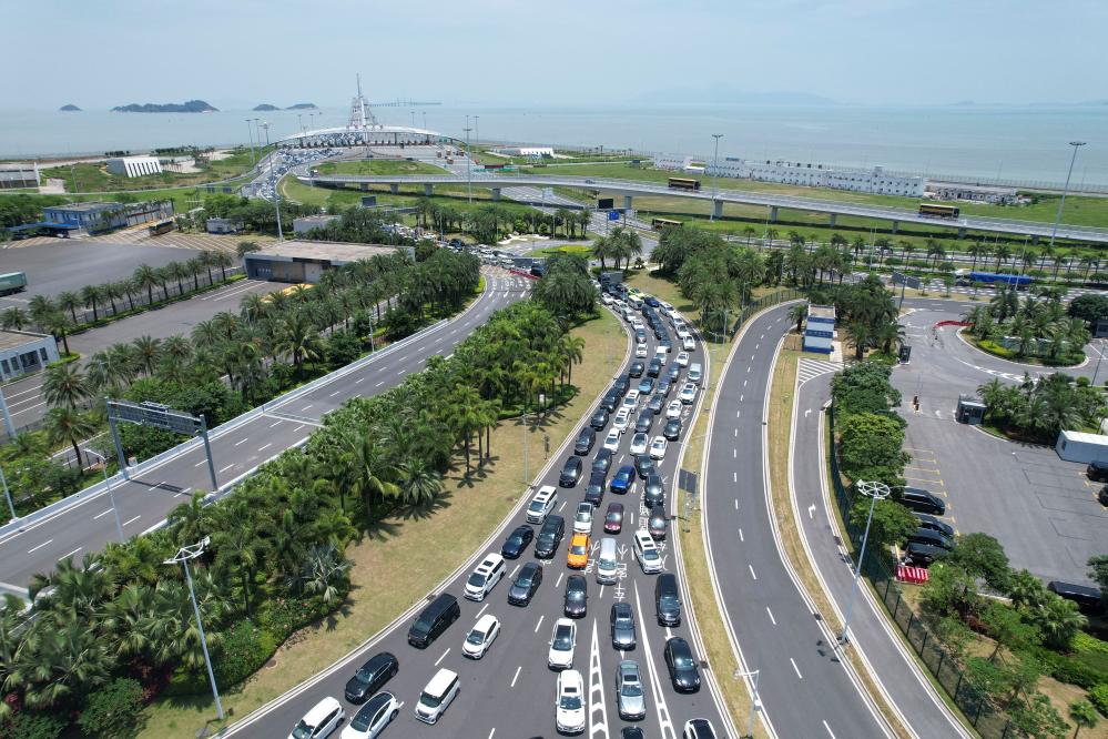 2025年1月31日拍摄的港珠澳大桥桥头（无人机照片）。新华社发（黎钊德摄）